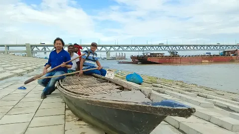 Nithor Mahbub Pens 'Padmar Goyna', Sung by Shailu Shah, in Honor of Padma Bridge