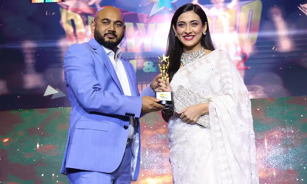 Stars Received Dhallywood Awards In New York