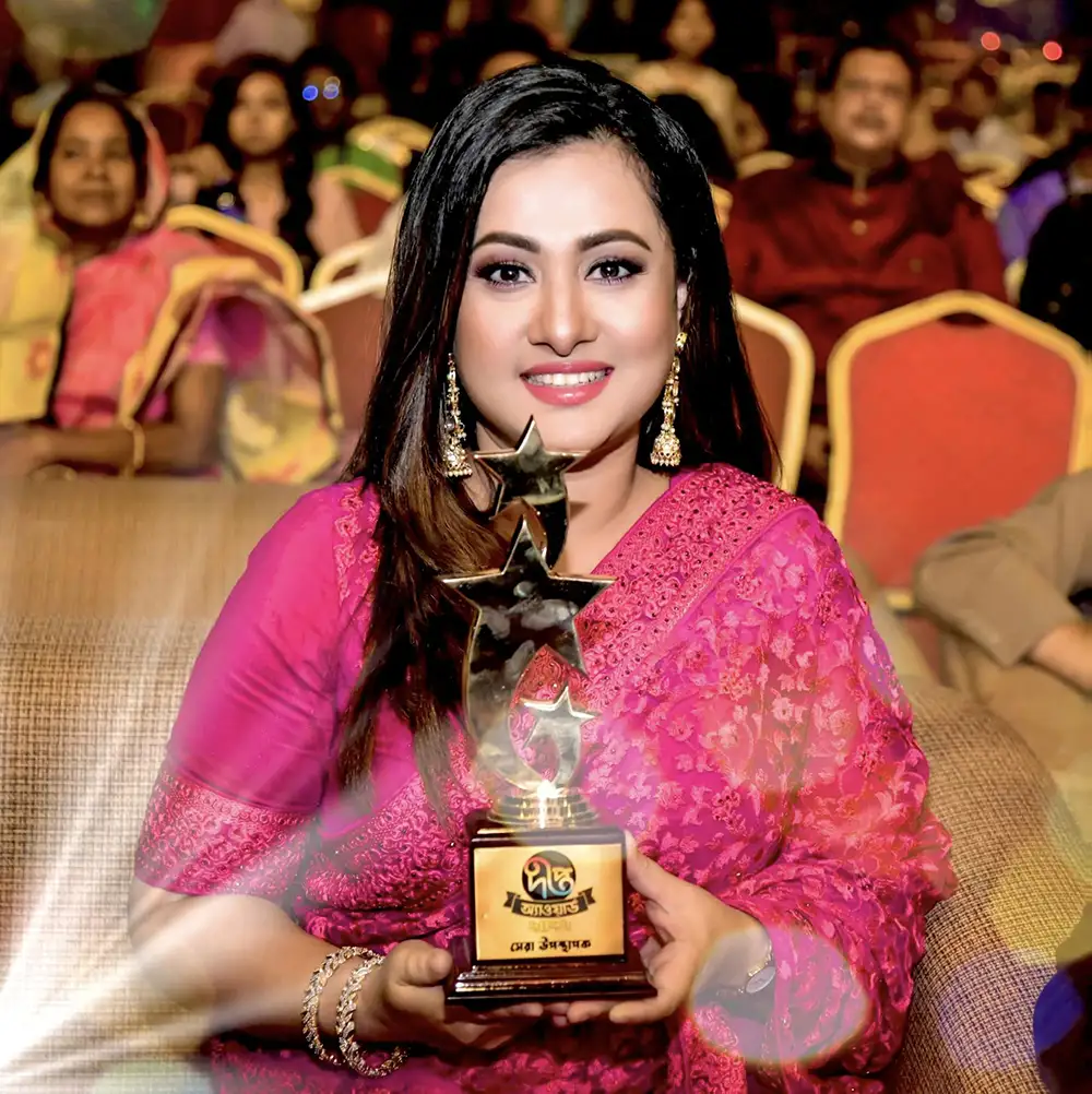 Purnima Receives Deepto Award 2022 As 'Best Anchor'